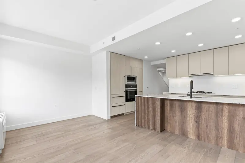 303 3590 W 39TH AVENUE - photo 1 of 19