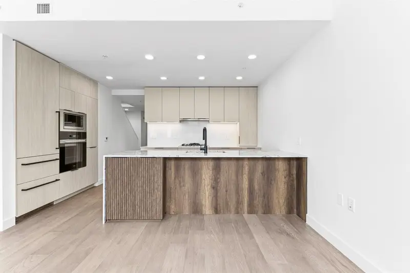 303 3590 W 39TH AVENUE - photo 2 of 19