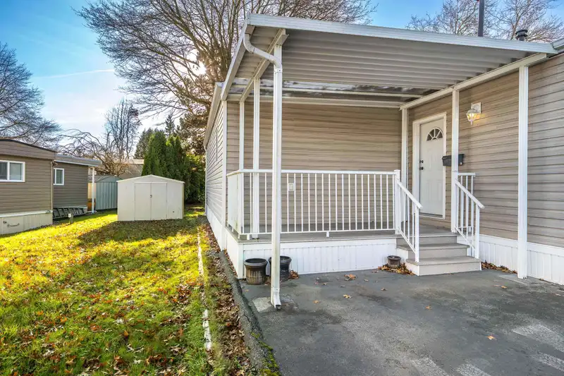 173 1840 160 STREET - photo 3 of 37