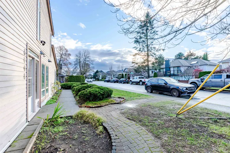 8008 ASH STREET - photo 4 of 25