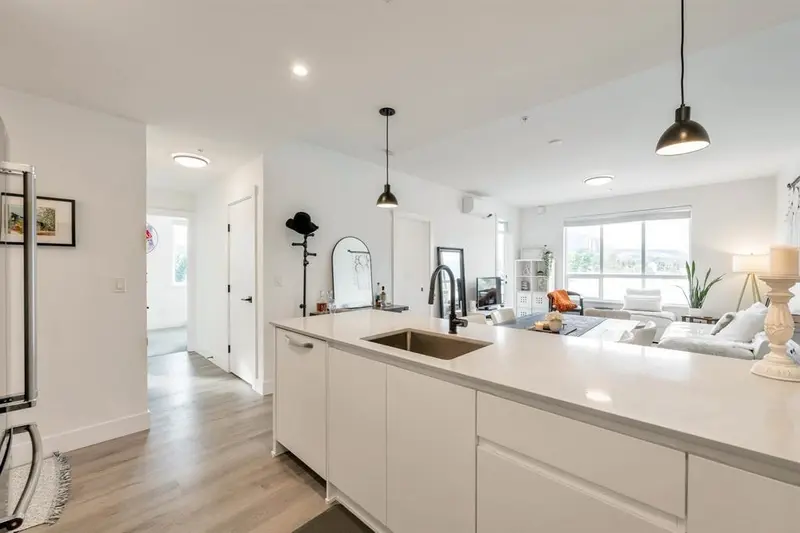 2506 2180 KELLY AVENUE - photo 2 of 25