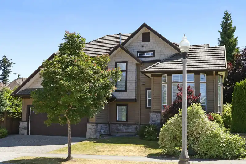 15319 36 AVENUE - photo 1 of 20
