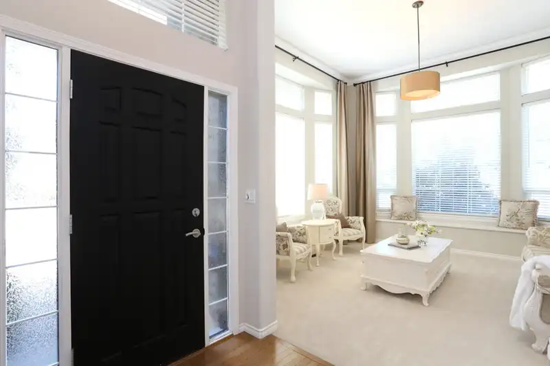 15319 36 AVENUE - photo 2 of 20
