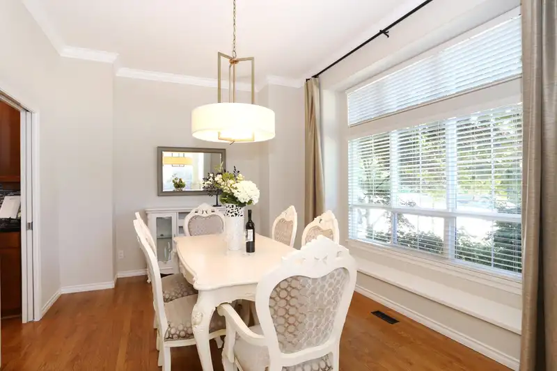 15319 36 AVENUE - photo 4 of 20