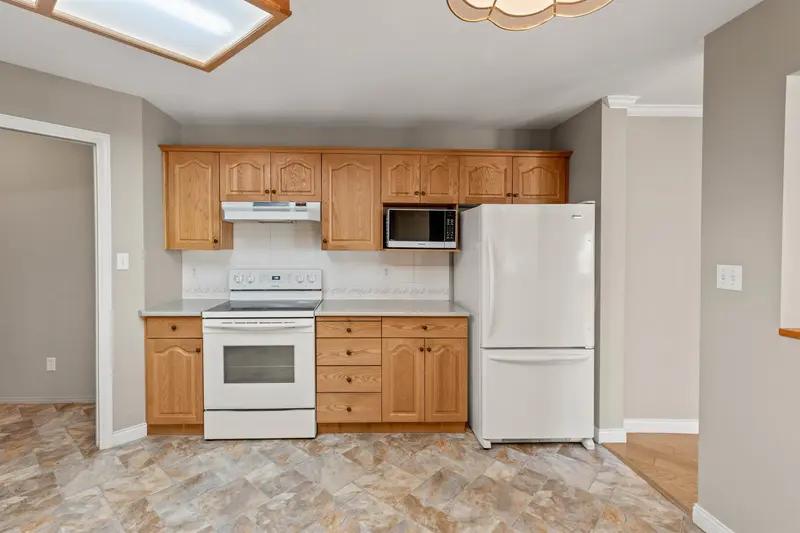 409 2626 COUNTESS STREET - photo 4 of 25