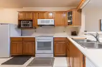305 15270 17 AVENUE - thumbnail 13