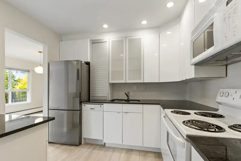 104 1371 FOSTER STREET - photo 3 of 35