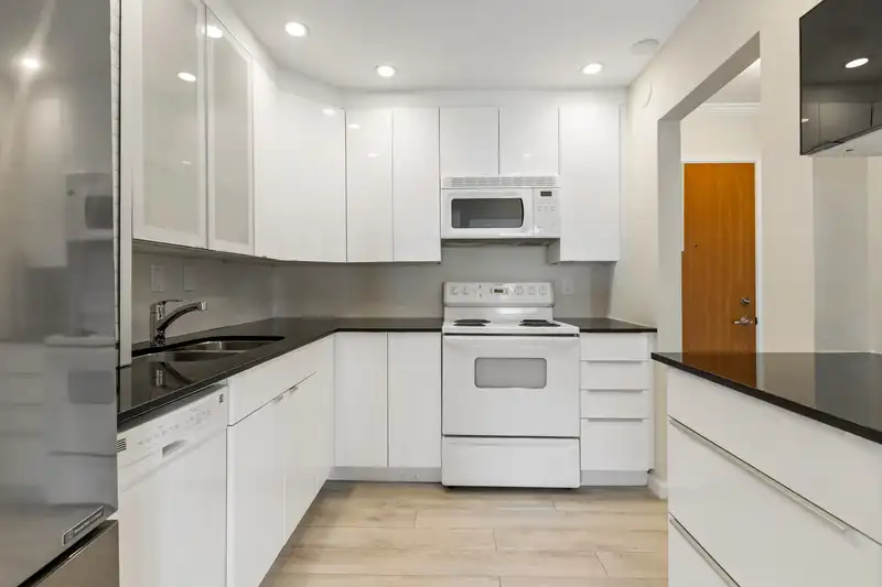 104 1371 FOSTER STREET - photo 4 of 35