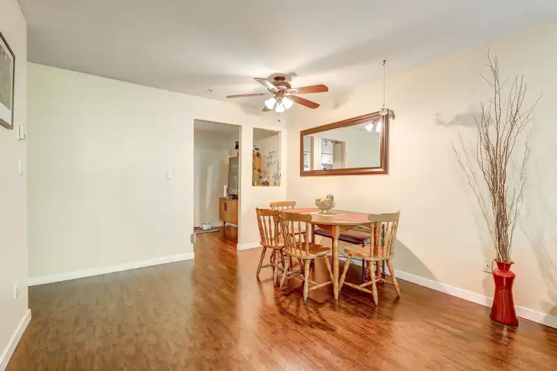 302 15342 20TH AVENUE - photo 3 of 34