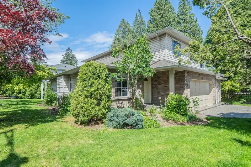 15413 20 AVENUE - photo 1 of 35