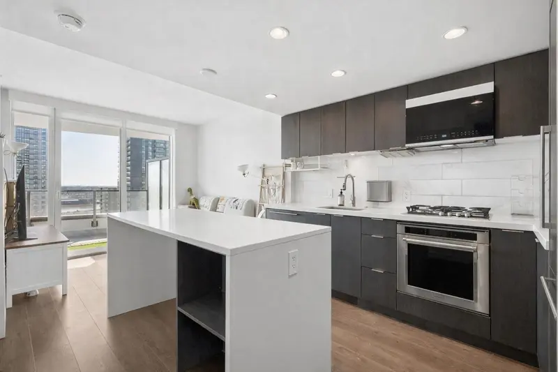 1909 8189 CAMBIE STREET - photo 1 of 25