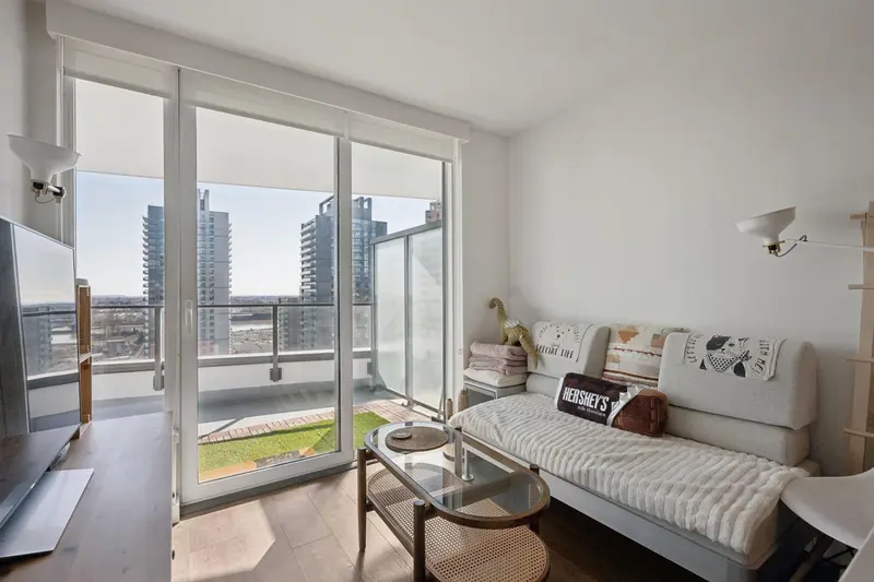 1909 8189 CAMBIE STREET - photo 3 of 25