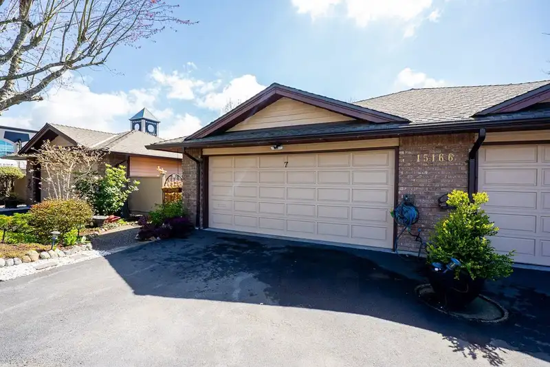 7 15166 20 AVENUE - photo 1 of 35