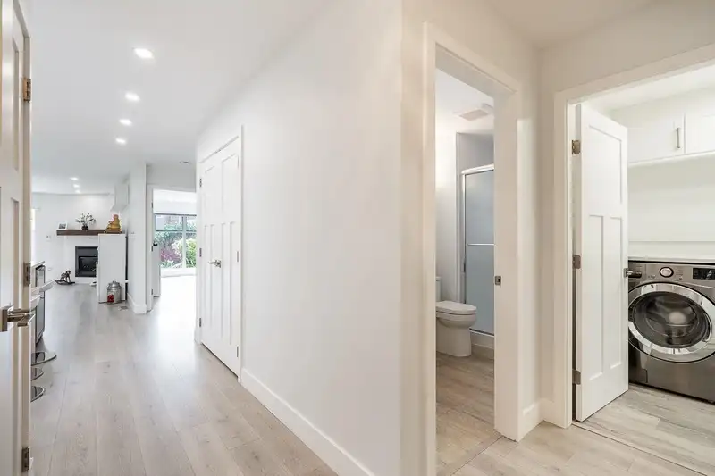 7 15166 20 AVENUE - photo 4 of 35