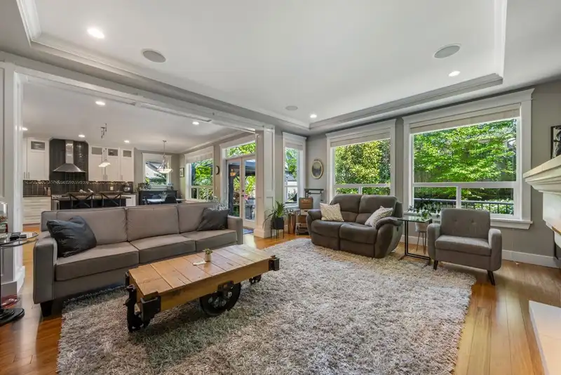 16266 26 AVENUE - photo 3 of 40