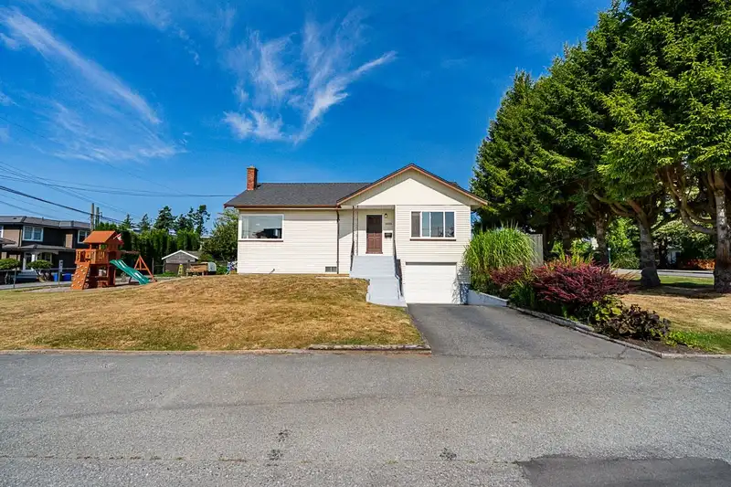 1033 CYPRESS STREET - photo 3 of 40