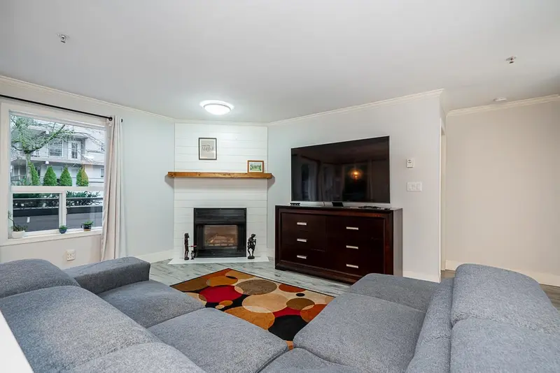 111 33708 KING ROAD - photo 4 of 25