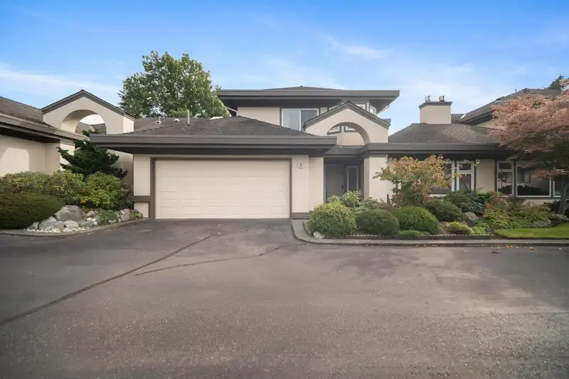 3 12969 17 AVENUE - photo 2 of 40