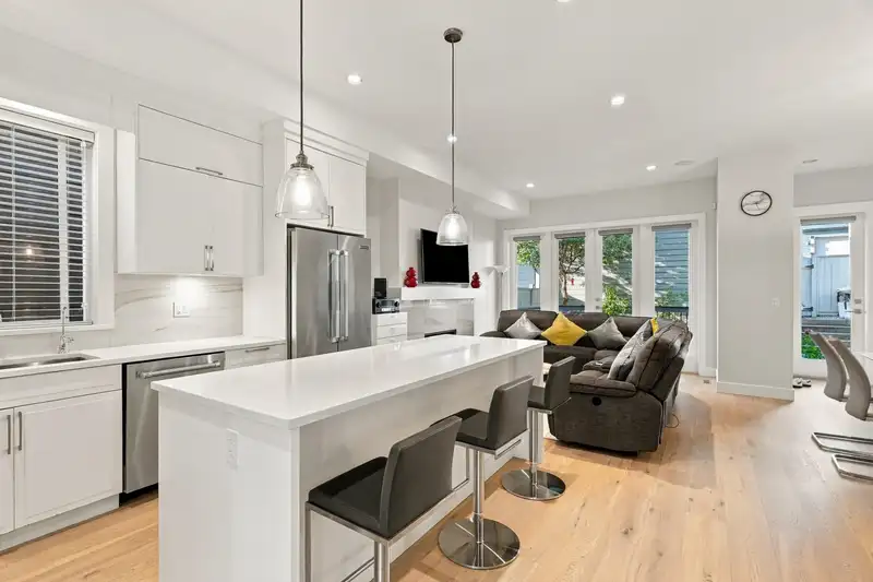 16475 21A AVENUE - photo 4 of 25