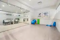 307 1588 JOHNSTON ROAD - thumbnail 32