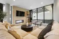 307 1588 JOHNSTON ROAD - thumbnail 34