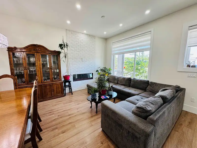 16781 20 AVENUE - photo 3 of 40
