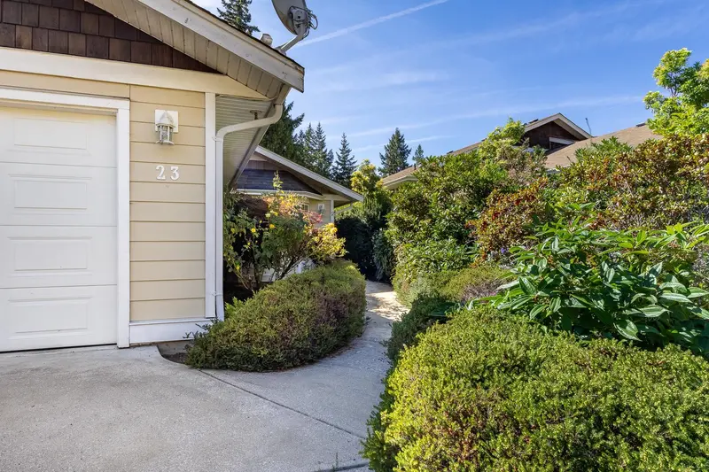 23 12710 LAGOON ROAD - photo 2 of 25