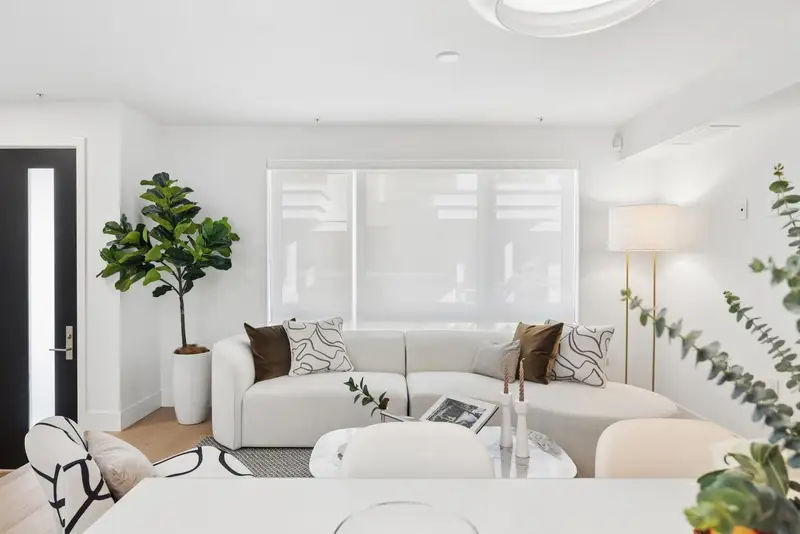 202 578 W 24 AVENUE - photo 2 of 25