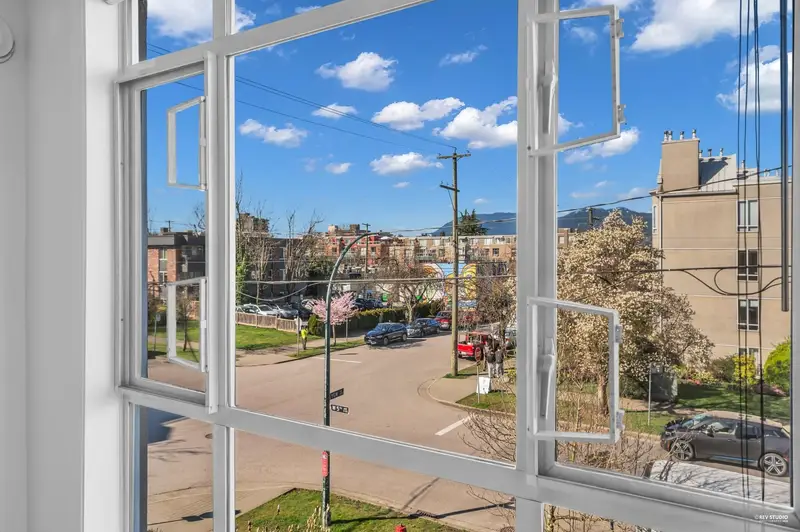 206 2190 W 5TH AVENUE - photo 4 of 17