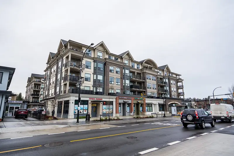 301 2493 MONTROSE AVENUE - photo 1 of 25