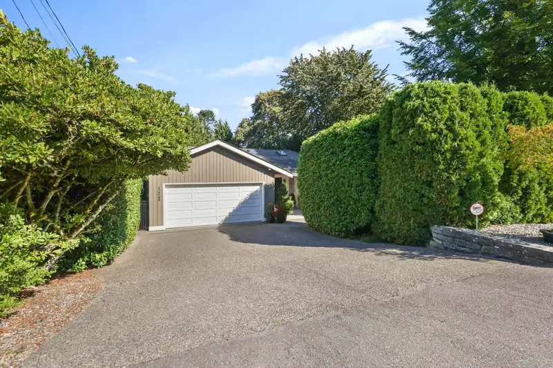 12549 27 AVENUE - photo 1 of 40