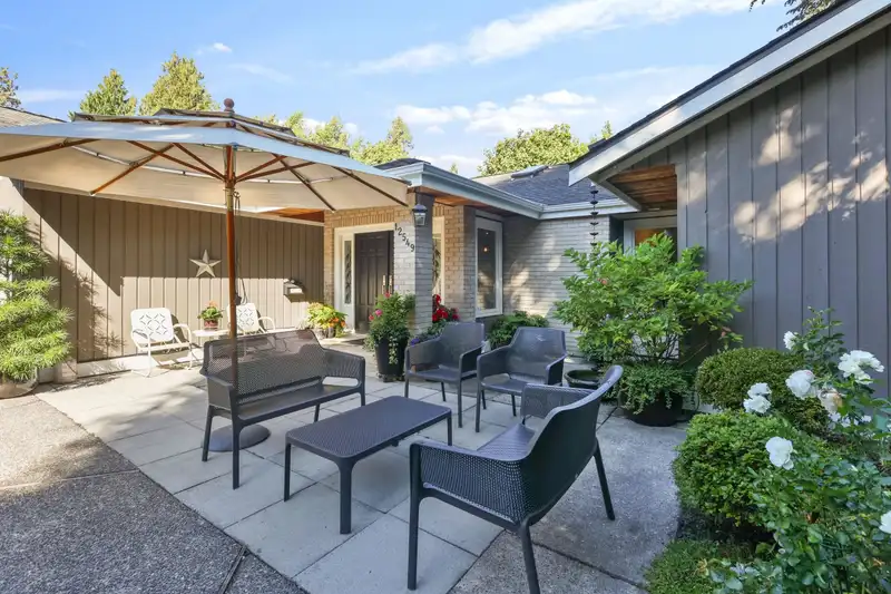 12549 27 AVENUE - photo 3 of 40