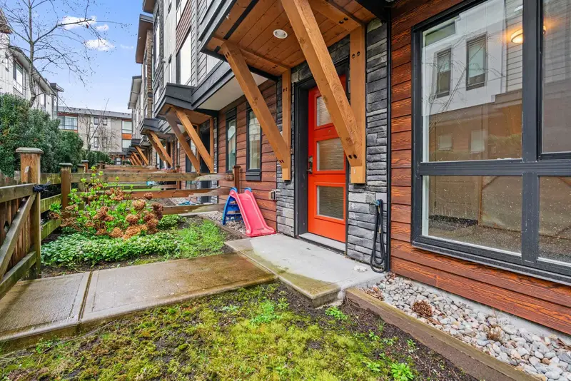 181 16488 64 AVENUE - photo 2 of 24