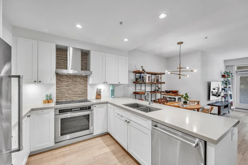 306 3399 NOEL DRIVE - photo 3 of 20