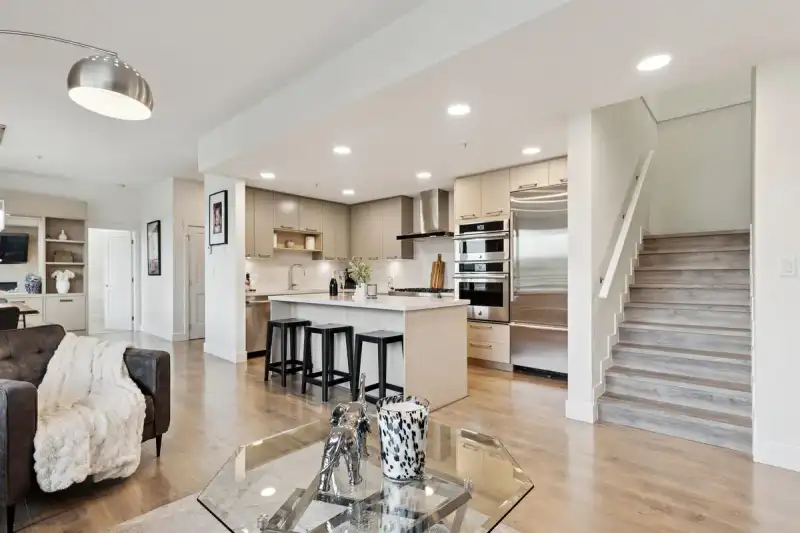 501 14022 NORTH BLUFF ROAD - photo 1 of 36