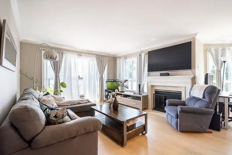 313 1830 E SOUTHMERE CRESCENT - photo 1 of 36