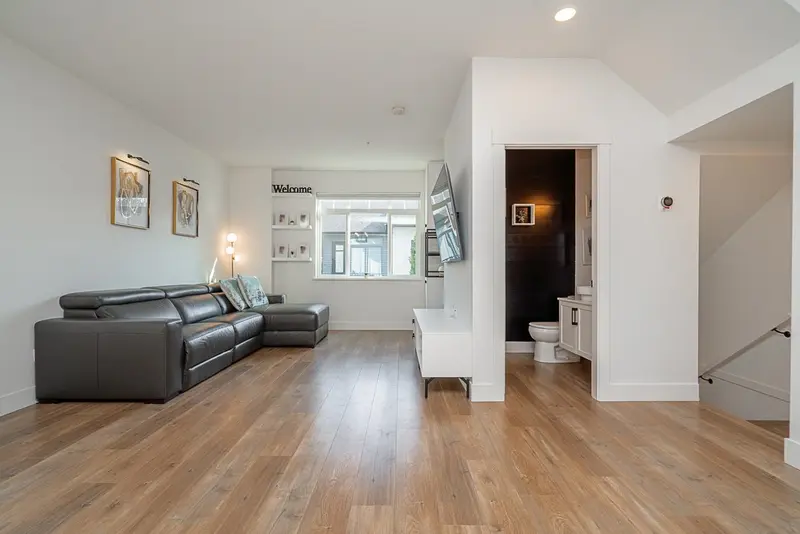 19 6897 201 STREET - photo 4 of 25