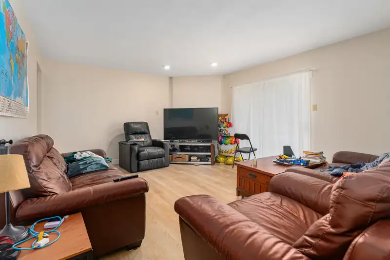 13139 14 AVENUE - photo 2 of 33