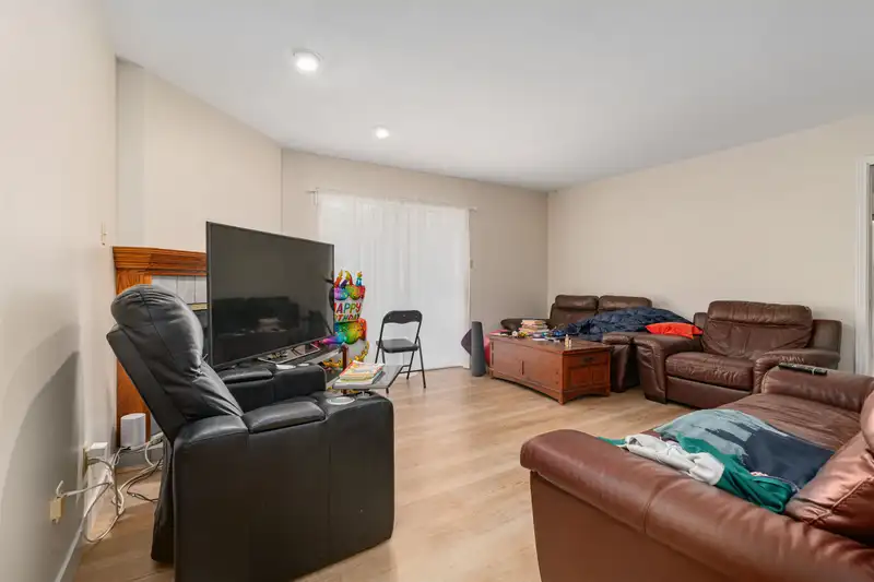 13139 14 AVENUE - photo 3 of 33