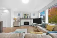16792 17B AVENUE - thumbnail 9